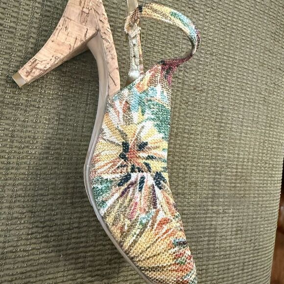 Bandolino Women's Colorful Wedge Sandals - Picture 4 of 6